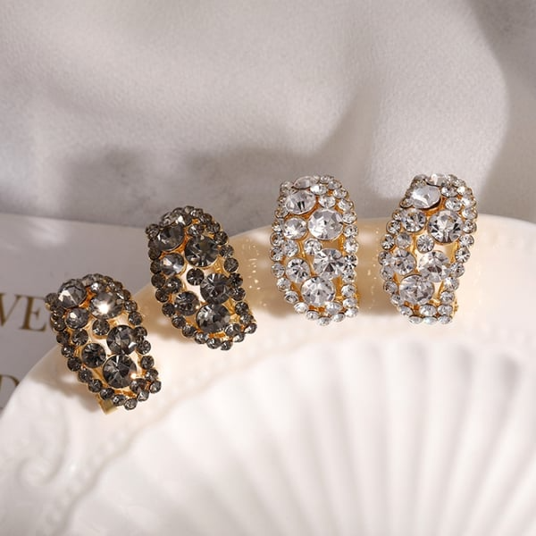 Brincos de argola com diamantes criados em laboratório